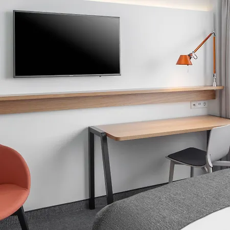 فندق هوليدي إن - لوشتنبيرغرينغ 4*